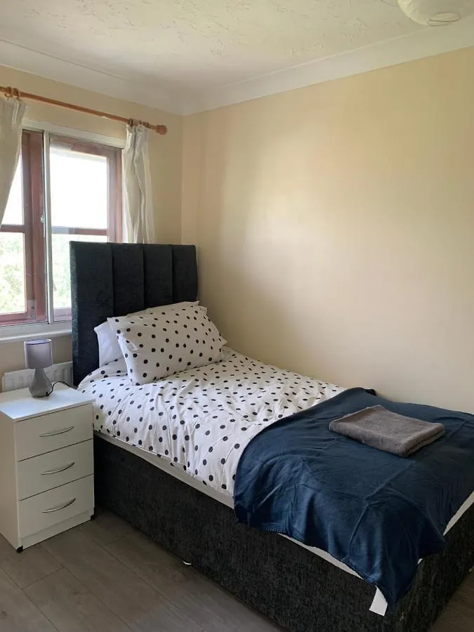 Lewisham Contractors' Haven: Spacious 3-Bedroom with Parking & Wi-Fi London 0*,  United Kingdom