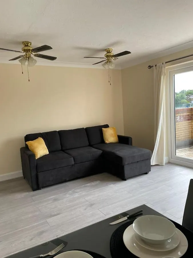 Apartment Lewisham Contractors' Haven: Spacious 3-Bedroom with Parking & Wi-Fi London